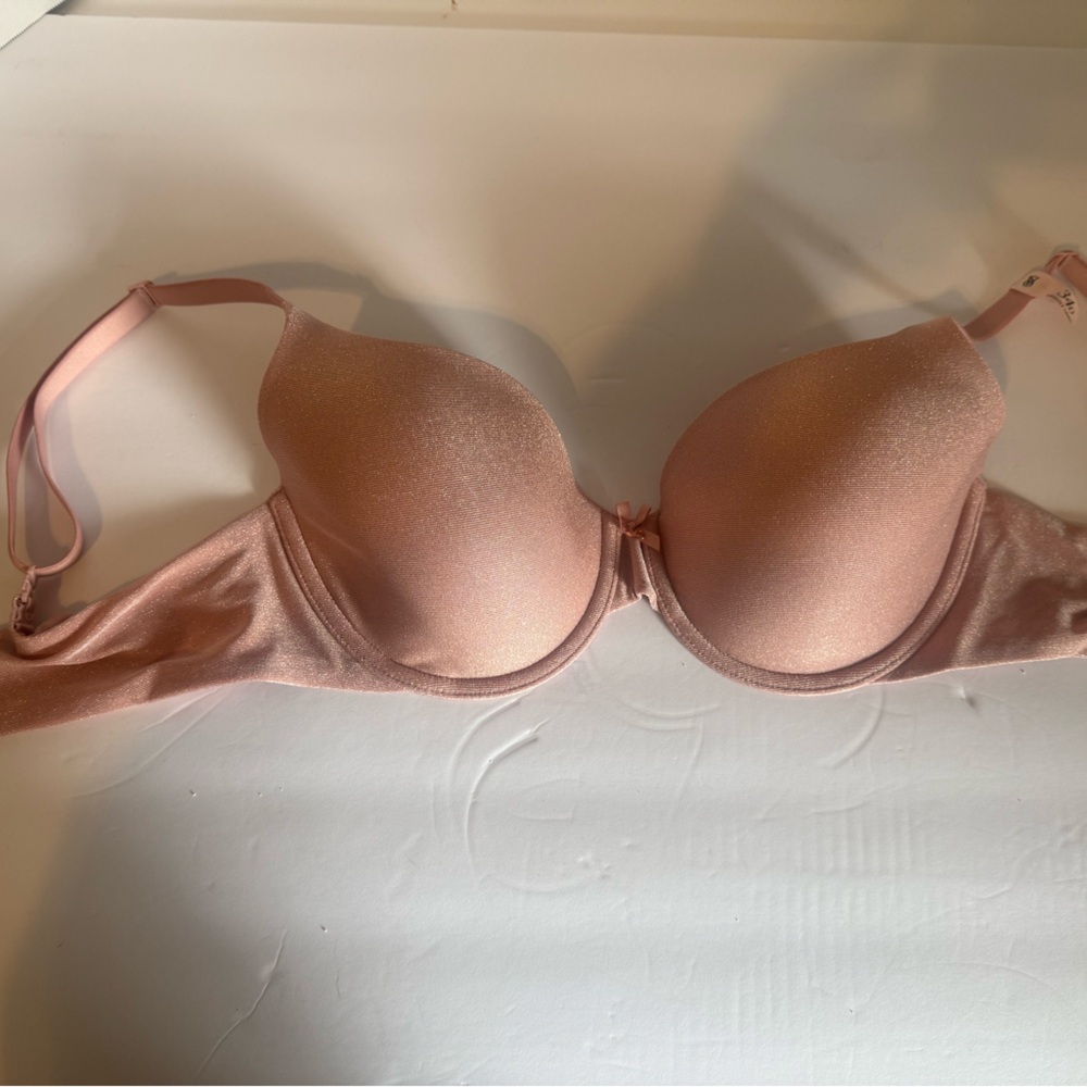 New with TAGS! Victoria's Secret Rosy Blush Shimmery T-Shirt Bra (New) - Picture 2 of 11